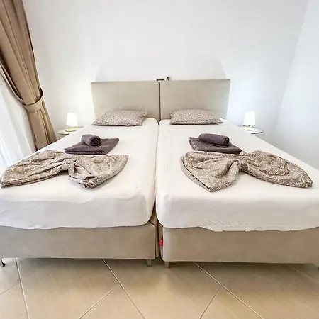 Inn Location, Two Bedrooms 973