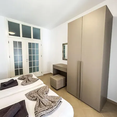 Inn Location, Two Bedrooms 973 *