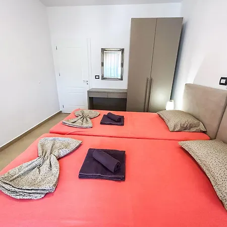 Location, Two Bedrooms 973 Inn Golem (Tirana)