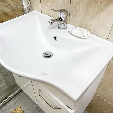 Inn Location, Two Bedrooms 973 *