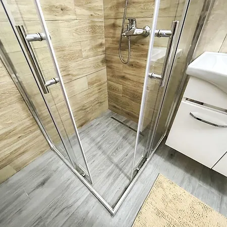Inn Location, Two Bedrooms 973 Golem (Tirana)